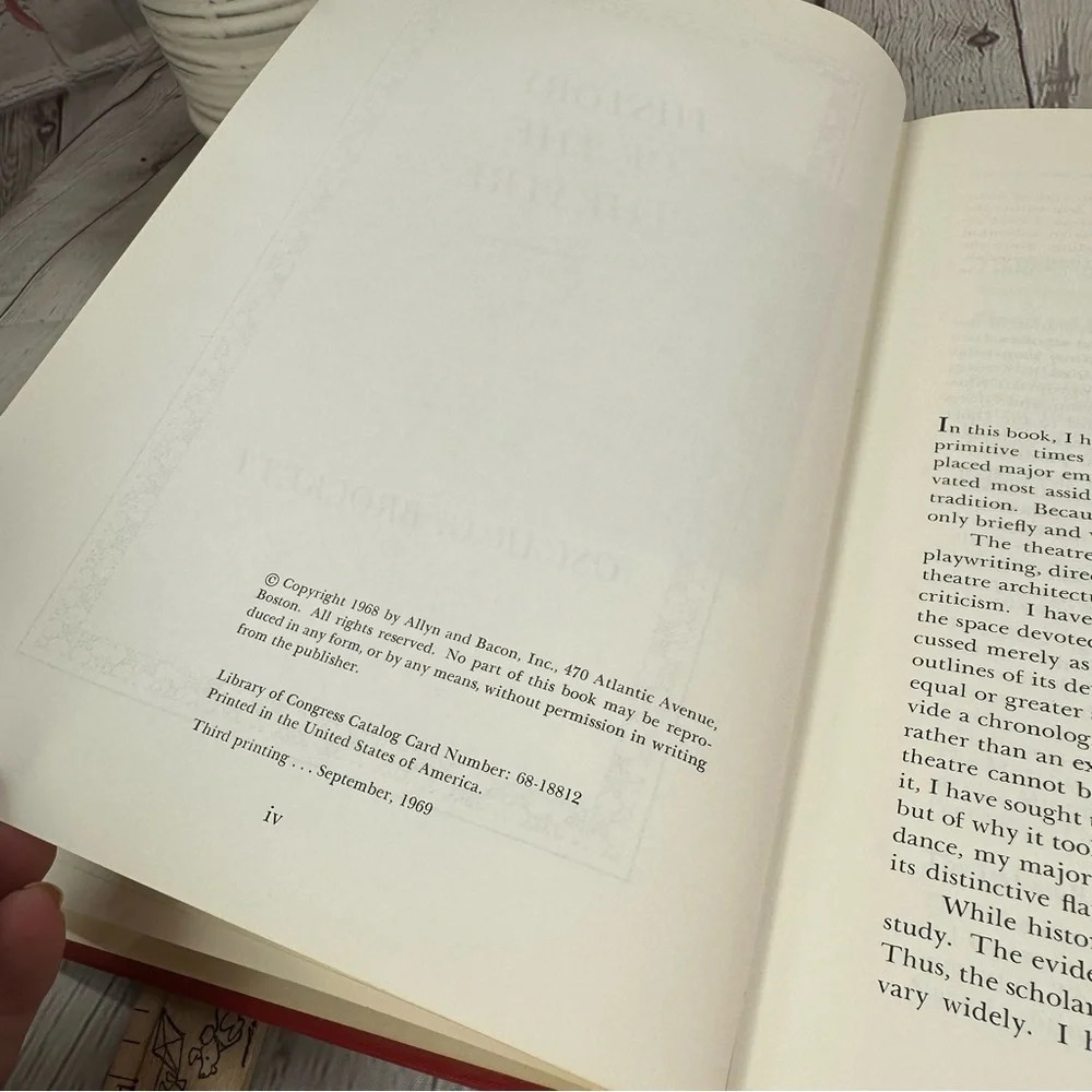 vintage History of the theatre book 1969 - Picture 4 of 5